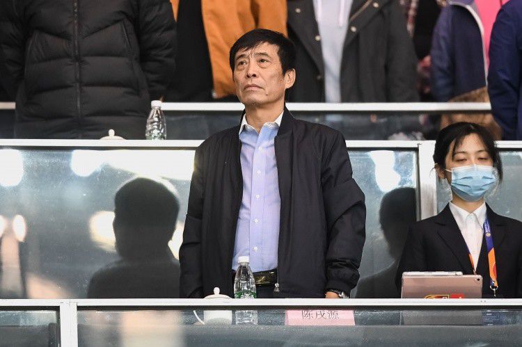 上车之后，叶辰并对出租车司机说道：师傅你好，去人民医院急诊部。